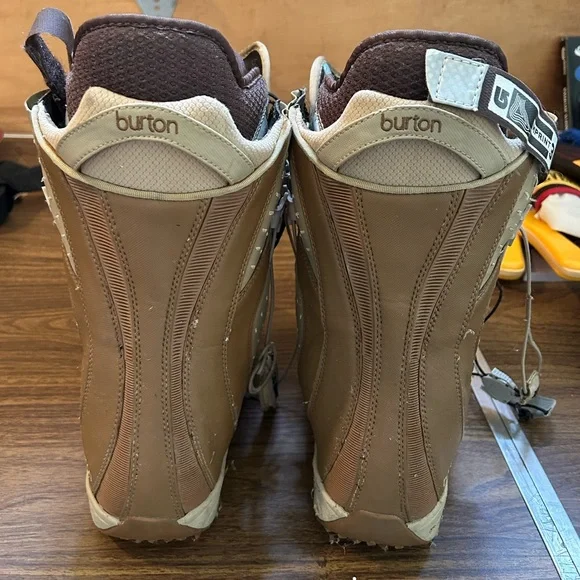 Burton | Women’s ‘Sable’ Snowboarding Boots - Picture 3 of 4